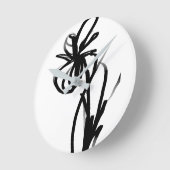 Orchid Blanc: Abstrakt weiß und schwarz Runde Wanduhr (Winkel)