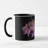 Orchid I-Abenaki-Schatten auf dunklem Hintergrund Tasse (Links)