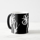 Orchid Noir: Abstrakt Schwarz & Weiß Verwandlungstasse (Vorderseite Links)