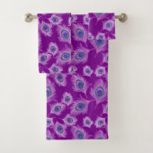 Orchid Peacock Feathers on Amethyst Lila Badhandtuch Set (Insitu)