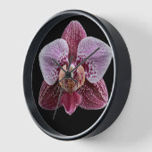 Orchidee auf schwarzem Hintergrund Uhr (Winkel)