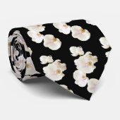 Orchideen-Blumen auf schwarzer Krawatte (Gerollt)