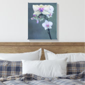 Orchideen in Schatten von Lila Leinwanddruck (Insitu (Schlafzimmer))