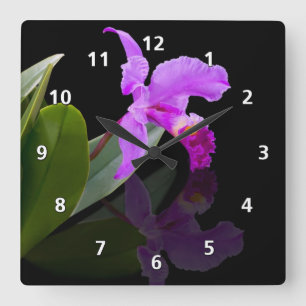 Orchideen-Reflexionen auf Schwarzem Quadratische Wanduhr