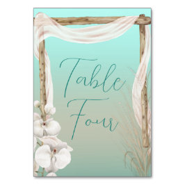 Orchids & Boho Arch auf der Hochzeit am Strand Tischnummer
