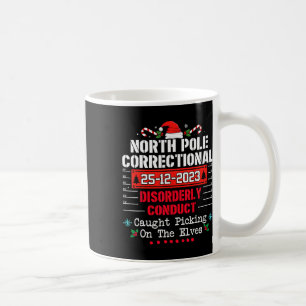 Ordnungsmäßiges Verhalten am Nordpol vorsichtig Kaffeetasse