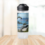Oregon Coast Landschaftlich Seascape Trinkflasche<br><div class="desc">Bleibe und motiviert während Ihres täglichen Trainings mit dieser durchsichtigen Plastikflasche,  die das landschaftliche Foto eines Oregon Küste Seebades zeigt. Wählen Sie die Größe und Farbe der Wasserflasche aus. HINWEIS: Design nicht optimiert für Kid's Wasserflasche Stil.</div>