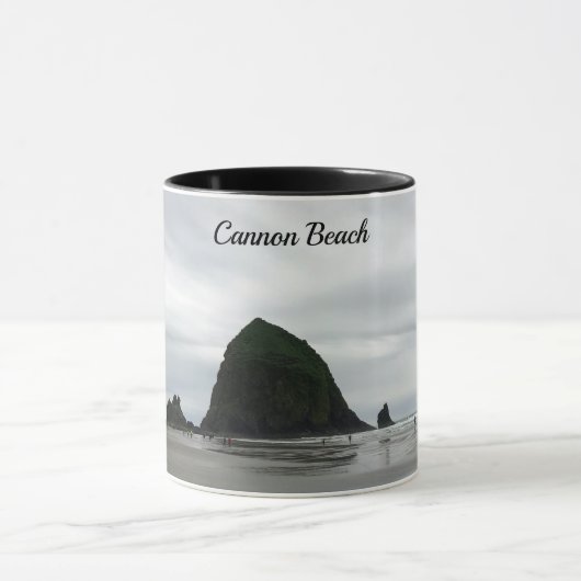 Oregon-Küsten-Kanonen-Strand-Heuschober-Felsen Tasse (Zentrum)