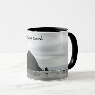 Oregon-Küsten-Kanonen-Strand-Heuschober-Felsen Tasse
