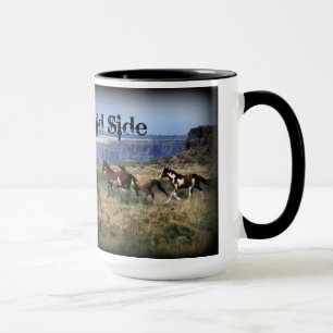 Oregon-Mustangs auf eines Oregons wilder Tasse