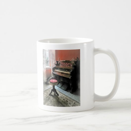 Organ mit Petit Point-Stuhl Kaffeetasse (Rechts)