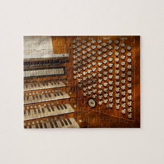 Organist - bereiten Sie an den Kontrollen vor Puzzle
