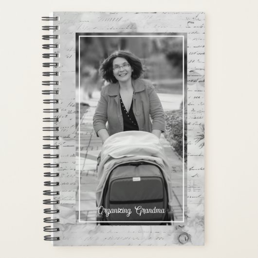 Organizing Grandma Elegant Black & White Photo Planer (Vorderseite)