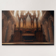 Orgel der gotischen Kirche