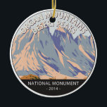 Orgelgebirge Wüstengipfel Nationaldenkmal Keramik Ornament<br><div class="desc">Orgelgebirge Wüstenspitzen Vektorgrafik Design. Das Schutzgebiet des Parks umfasst mehrere Gebirgszüge der Chihuahuan-Wüste.</div>