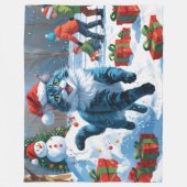 Oriental Blue Cat Sitting in Snow Weihnachtshut Fleecedecke (Vorderseite)