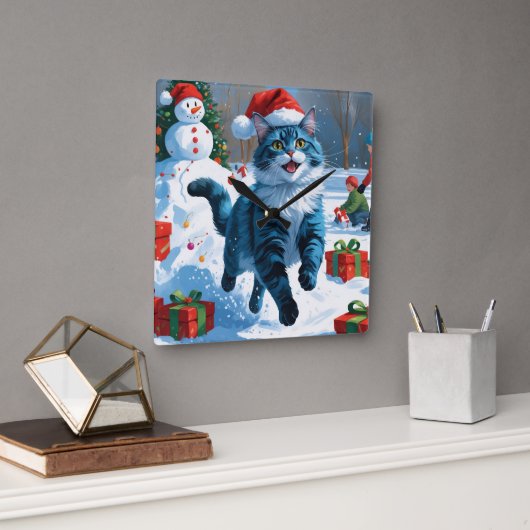 Oriental Blue Cat Sitting in Snow Weihnachtshut Quadratische Wanduhr (Büro)