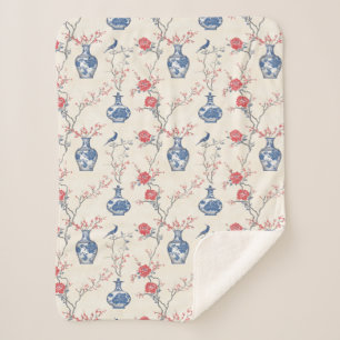 Orientale Eleganz: Blaues Porzellan und Blüten Sherpadecke