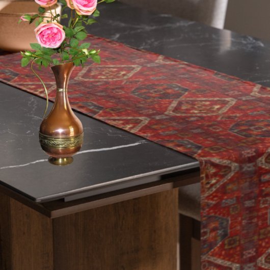 Orientalischer Teppichboden in dunkelrot und blau Großer Tischläufer