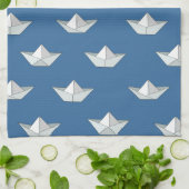 Origami-Boote auf dem Wassermuster Geschirrtuch (Gefaltet)