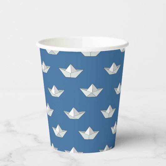 Origami-Boote im Wassermuster Pappbecher (Links)