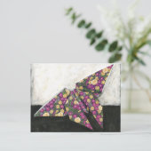 Origami Butterfly auf Blumenpapier Postkarte (Stehend Vorderseite)