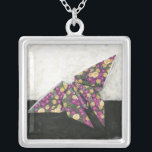Origami Butterfly auf Blumenpapier Versilberte Kette<br><div class="desc">Float wie ein Schmetterling mit diesem schönen Origami-Stück von Chariklia Zarris. Ein hübsches Blumenpapier wurde verwendet,  um den Origami-Schmetterling zu kreieren,  und die Purpel,  Gelb und Grüntöne springen einfach vom Stück ab. Kaufen Sie Ihre Kopie noch heute!</div>