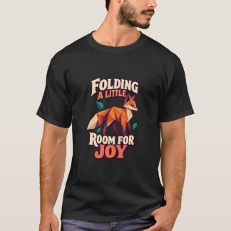 Origami-Fuchs faltet einen kleinen Raum für Freude T-Shirt