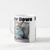Origami Sloth "Slow Down" Kaffeetasse (Vorderseite Links)
