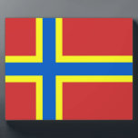 Orkney Flag Fotoplatte<br><div class="desc">Orkney Community Flag Die Orkney Fahne hat einen roten Hintergrund mit einem blauen und gelben nordischen Kreuz. Es wurde 2007 adoptiert. Sie können das Design weiter personalisieren, wenn Sie es bevorzugen, z.B. indem Sie Ihren Namen oder einen anderen Text hinzufügen oder das Bild anpassen - klicken Sie einfach auf 'Anpassen',...</div>
