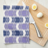 Ornament aus verschwommenen Linien in blau. Geschirrtuch (Viertel Falte)