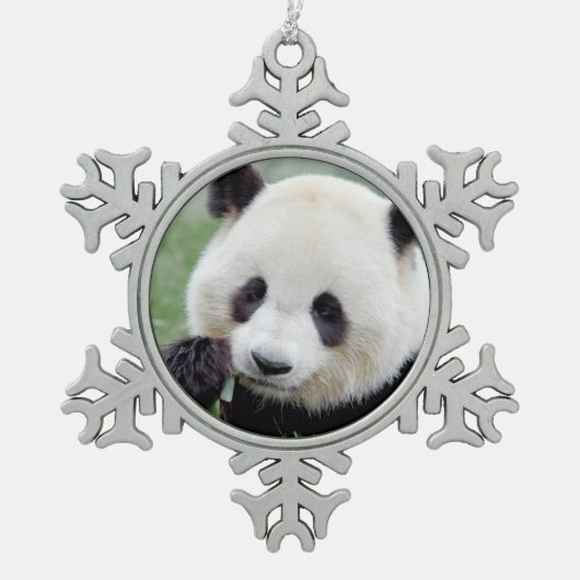Ornament. Weihnachten Riesenpanda, Panda Geant. Schneeflocken Zinn-Ornament (Vorderseite)