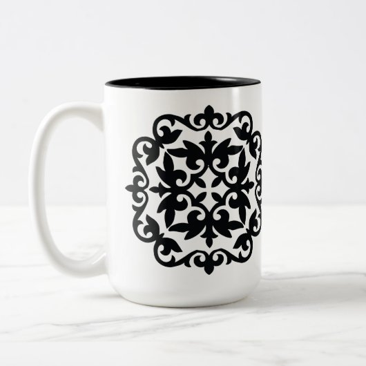 Ornamentales Blumendesign Zweifarbige Tasse (Links)