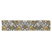 Ornate floral pattern with large gold flowers kurzer tischläufer (Horizontal)