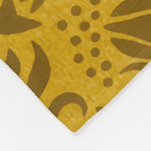 Ornate gold floral pattern with symmetrical fleecedecke (Ecke)