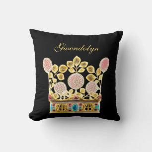Ornate goldene Königskrone rosa florale Rosen und Kissen