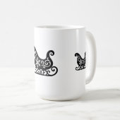 Ornate Sleigh with White Snowflake Design Kaffeetasse (VorderseiteRechts)