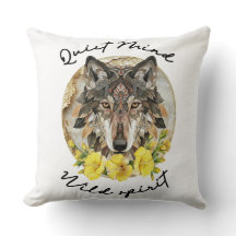 Ornater Boho-Wolf mit gelben Blumen