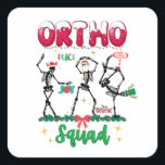 Ortho Christmas Squad Ortho Orthopedic Coworker M Quadratischer Aufkleber<br><div class="desc">Überraschen Sie Ihre Patienten mit diesem lustigen Weihnachtsdesign. Erhalten Sie tausende Komplimente,  wenn Sie dieses Design tragen. Erschaffen Sie unvergessliche Momente mit Ihren Patienten und der Arbeitsgruppe dieses Weihnachtsfest. Übereinstimmung mit den Mitarbeitern</div>