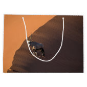 Oryx am Rand, Namibia Große Geschenktüte (Rückseite)