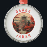 Osaka Japan Retro Distressed Circle Ornament Aus Metall<br><div class="desc">Osaka Retro Vektorreise Design. Es ist bekannt für seine moderne Architektur,  das Nachtleben und die herzhafte Küche der Straße. Die bedeutendste historische Sehenswürdigkeit ist die Burg Osaka aus dem 16. Jahrhundert,  die mehrfach restauriert wurde.</div>