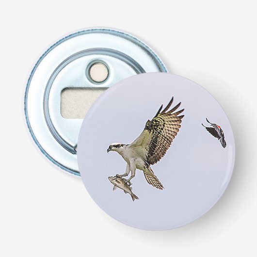 Osprey, der durch eine rotgeflügelte Amsel gejagt Flaschenöffner (Vorderseite)