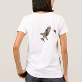 Osprey, der durch eine rotgeflügelte Amsel gejagt T-Shirt (Rückseite)