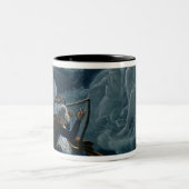 Ossian beschwört oben den Geist Zweifarbige Tasse (Mittel)