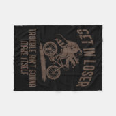 Ossum Get In Loser Trouble Funny Ssum Raccoon Men  Fleecedecke (Vorderseite (Horizontal))