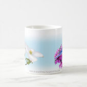 Ostdrossel mit Hartriegel und redbud Kaffeetasse (Mittel)