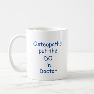 Osteopathen setzten TUN in Doktor (kundengerecht) Kaffeetasse