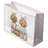 Oster-Goldendoodle-Hunde Große Geschenktüte (Vorderseite Schrägansicht)