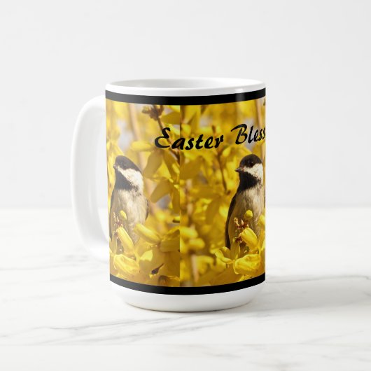 Osterchickadee Bird in Tasse Gelbe Blumen (Vorderseite Links)