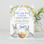 Ostereier, Bunnies, Frühlingsblumen Blauer Brunch Einladung (Stehend Vorderseite)